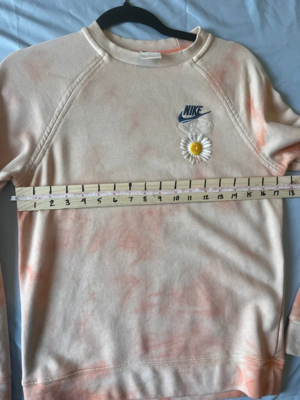Nike Have A Nike Day Tie Dye Daisy Crewneck Sweatshirt Boys L